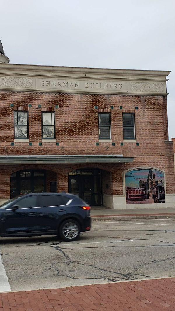 Denton Courthouse Square Dining & Shopping District
